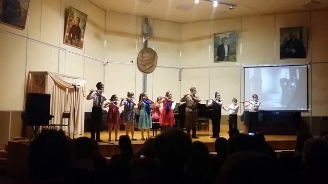 Е. Петерсбурский "Синий платочек" Ансамбль флейтистов смотреть онлайн