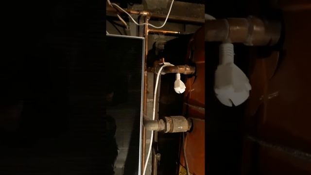 Centrala BUDERUS GB172 30KW legată în tandem cu un cazan combustibil solid смотреть онлайн