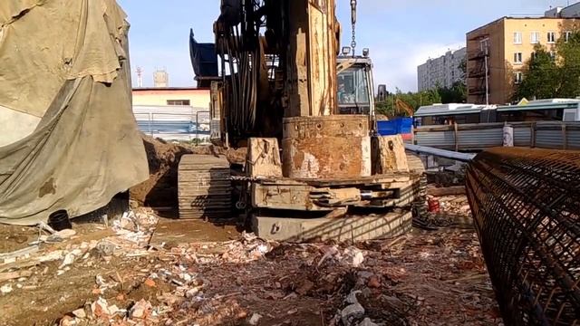 Bauer bg 40 at work. Бурение с обсадной трубой. Полный цикл. смотреть онлайн