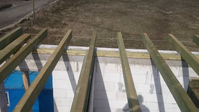 СТРОИМ ДОМ ИЗ ГАЗОБЕТОНА. Установка балок перекрытия . смотреть онлайн