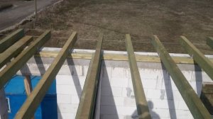 СТРОИМ ДОМ ИЗ ГАЗОБЕТОНА. Установка балок перекрытия .