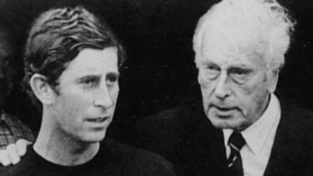 The Bizarre Views Of Britain's King Charles III | The Madness Of Charles | Real Royalty смотреть онлайн