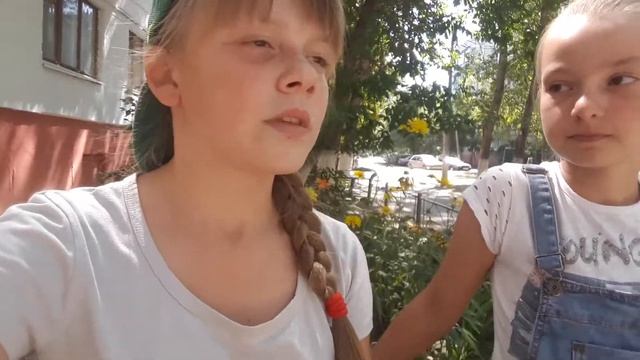 Вот так девочки риагируют на то что они гуляют с другими смотреть онлайн