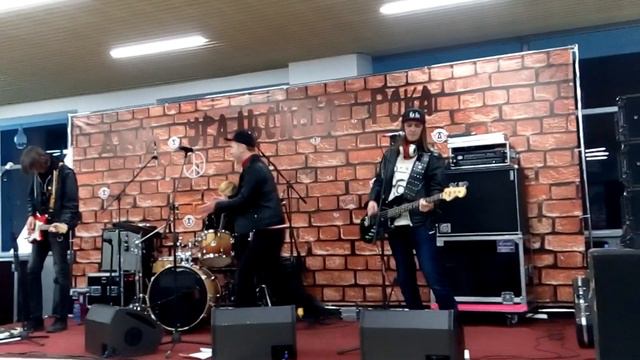 Коля ROTOFF и Ансамбль Уральской Грусти - Спасаю Мир