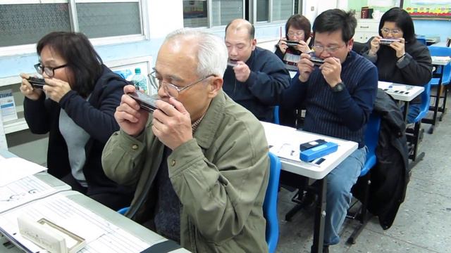 享樂主義-口琴快樂班-聖誕鈴聲-20111216.MOV смотреть онлайн
