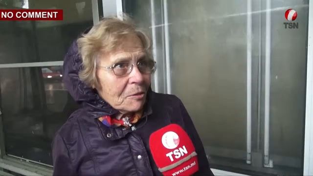 Кишиневские троллейбусные остановки от ливня не спасут! смотреть онлайн