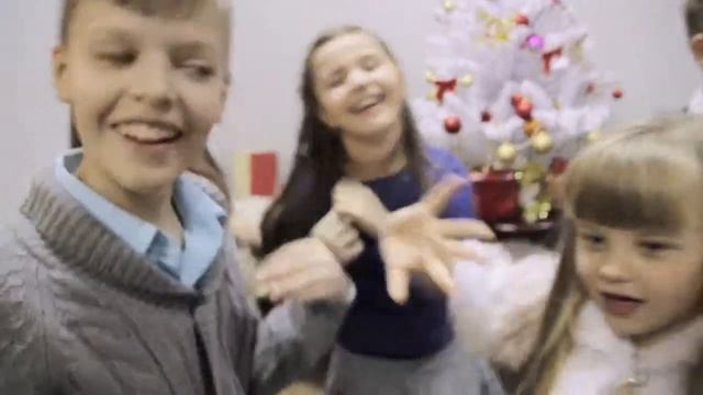 Полина Бессараб в фильме "Дед Мороз существует" смотреть онлайн