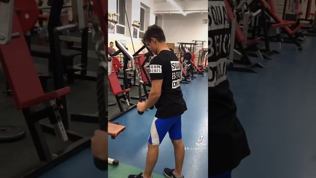 Упражнение на трицепс