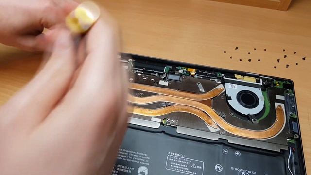 Huawei Matebook X Pro - разборка, замена термопасты и upgrade смотреть онлайн