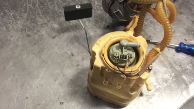 How to Replace Fuel Pump on VW MKIII jetta golf GTI passat cabrio смотреть онлайн