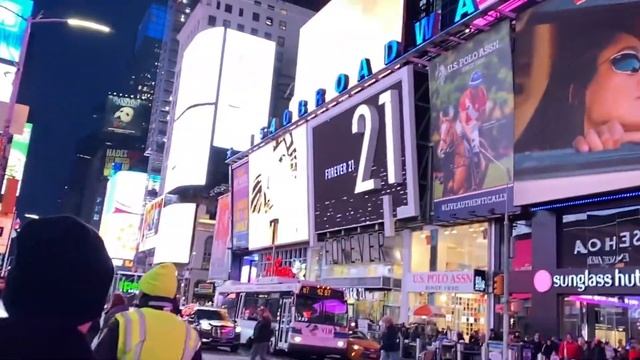 Прогулка по вечернему Манхэттену смотреть онлайн