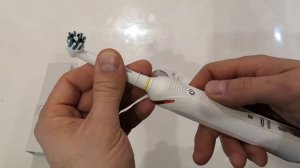 Зубная электрическая щетка Oral-B Smart4 4000 White с удобной зарядной станцией