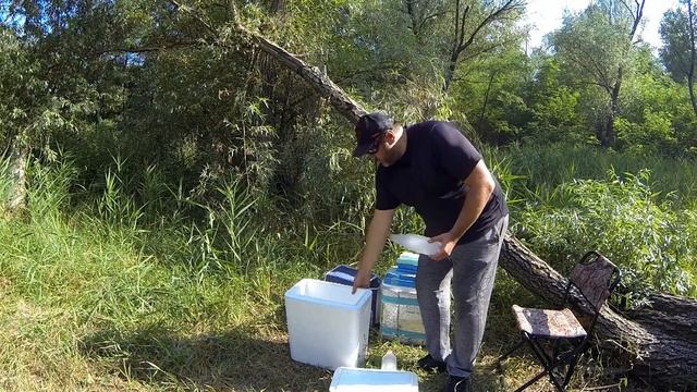 КАК СОХРАНИТЬ РЫБУ ЛЕТОМ В ЖАРУ лайфхак для рыбака, улов в безопасности смотреть онлайн