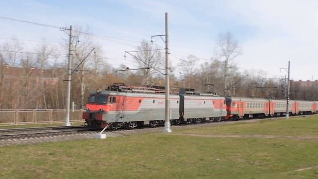 "Перегонка на МЛРЗ!" Электровоз ВЛ11.8У-707 с перегоняемым электропоездом ЭД4М-0081 "75 лет Победы! смотреть онлайн