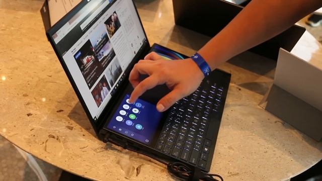 ASUS ZenBook Pro Duo First Look смотреть онлайн