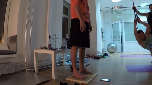 стоять на гвоздях 10 минут / доска с гвоздями садху / как выйти из зоны комфорта ) LifeLab21 смотреть онлайн