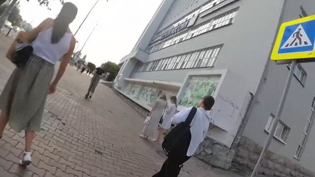 Aovo S3 New 2021 - маневрирование между людьми