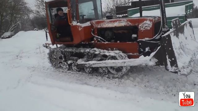 ЗАПУСК ДТ-75 И РАСЧИСТКА СНЕГА смотреть онлайн