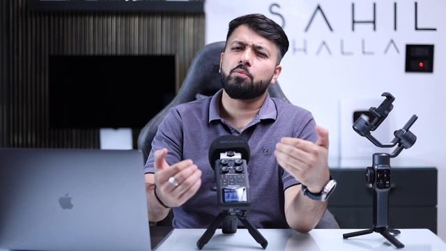 Latest Smartphone Gimbal With LED Light : Zhiyun Smooth 5s Review (Hindi) смотреть онлайн