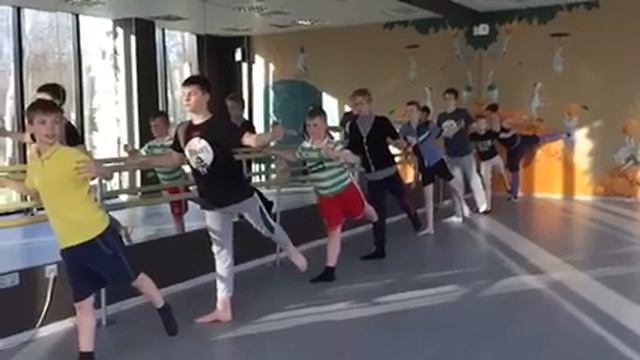 Артисты Упсала-Цирка и батман тандю! смотреть онлайн