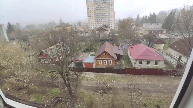Снегопад и метель 25 апреля в Брянске... смотреть онлайн
