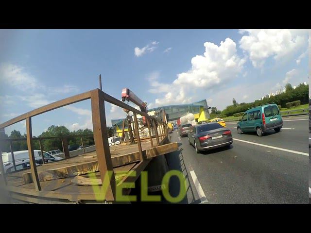 ВЕЛОСИПЕДИСТ ИГРАЕТ в ШАШКИ по МКАД. ДАЛ ДАЛ УШЕЛ на велосипеде по дорогам Домодедово и подмосковья. смотреть онлайн