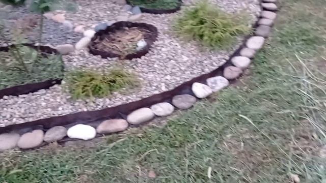 Убираем сорняки из цветников. "Круглая клумба". Август 2022. смотреть онлайн