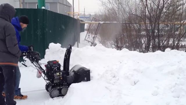 Тест снегоуборщика на гусеницах смотреть онлайн