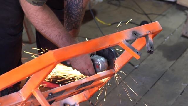 Drift Trike is it? Собираем дрифт-трайк из... смотреть онлайн