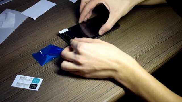 Как наклеить защитное стекло Nillkin смотреть онлайн