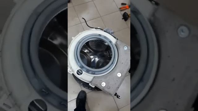 стиральная машина Indesit тяжело вращается барабан. смотреть онлайн