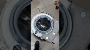 стиральная машина Indesit тяжело вращается барабан.