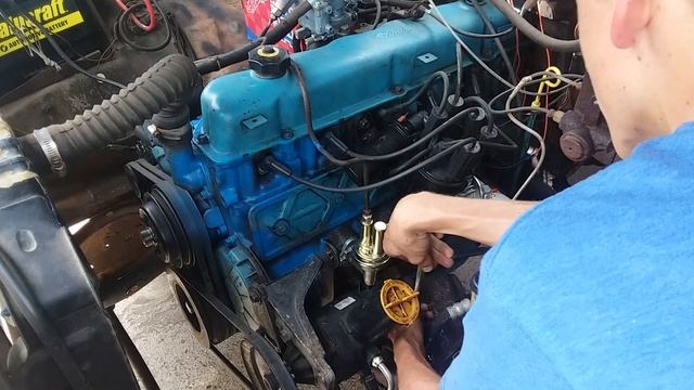 1984 Ford F-250 4.9 Fuel Pump Replacment. Quint's Garage EP.16 P2 смотреть онлайн