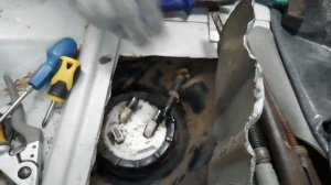 Как достать бензонасос Ховер hover H 3. Great wall