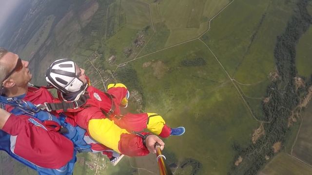 Мой первый прыжок с парашютом =) ОГОНЬ! Высота 4000 метров) смотреть онлайн