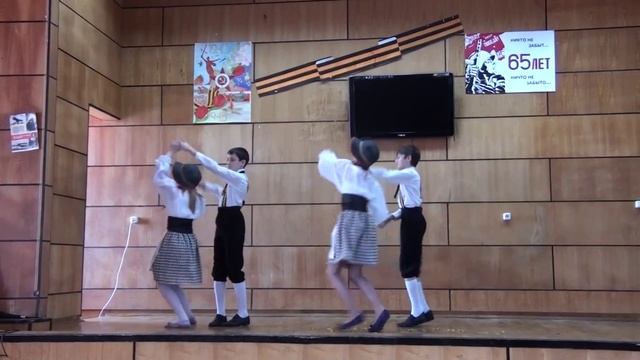 Немецкий танец! Школа 1222, учитель немецкого языка Дворжецкая Л.В. смотреть онлайн