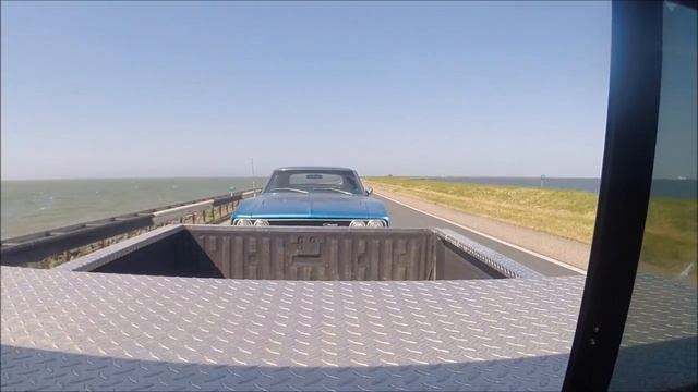 ´69 Dodge Charger 500 vs. ´83 Ford F250 смотреть онлайн