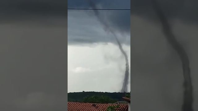 Смерч немезоциклонного происхождения в штате Мараньян Бразилия, 11 01 2022 редкая погода .климат смотреть онлайн