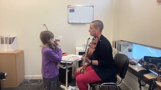 Late book 1 Suzuki violin lesson with Kate Conway at Suzuki Hub, 20.10.22 смотреть онлайн