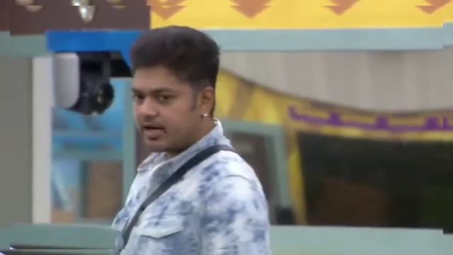 Aarav and other Housemates Trolling Oviya смотреть онлайн