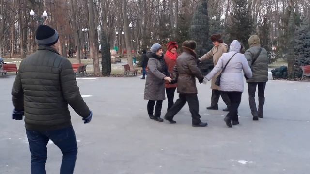 Хочу на берег океана!???/Танцы в парке Горького Харьков февраль 2021 смотреть онлайн