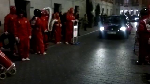 Boxes Ferrari-Marlboro Carnavales Valladolid 2012 смотреть онлайн