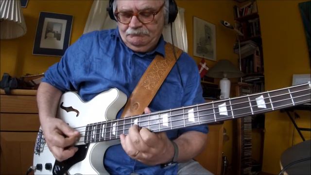 Blackbird - Beatles - Bass Study - Epiphone Jack Casady Snow White смотреть онлайн