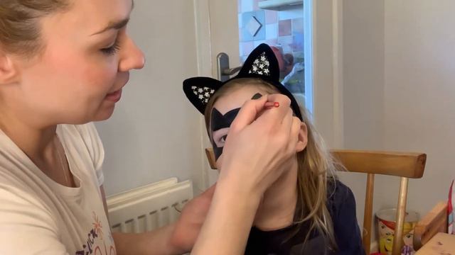 Face Painting Cat Woman Mask смотреть онлайн