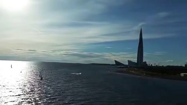 Вид на Лахта-центр и Финский залив с пешеходного (Яхтенного)моста. Санкт-Петербург. #питер#спб смотреть онлайн