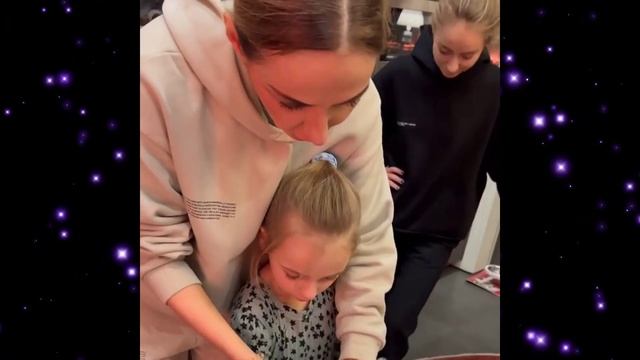 Татьяна Навка показала, как поздравили её дочки Саша Жулина и Надя Пескова смотреть онлайн