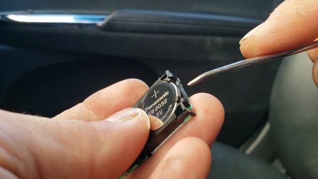 How to replace a key fob battery on a 2015 Toyota Avalon смотреть онлайн