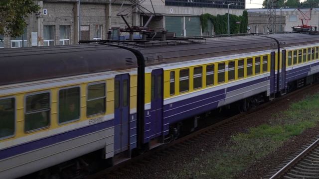 Смена поколений на железных дорогах Латвии. Электропоезда Škoda и уходящая эпоха ЭР2 смотреть онлайн