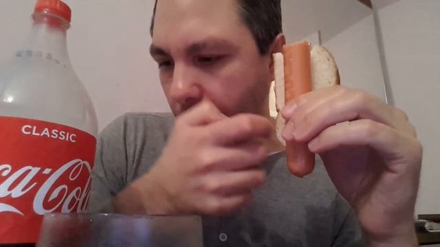 MUKBANG EATING SOUNDS. СОСИСКИ И КОКА-КОЛА. ОБЖОР. смотреть онлайн