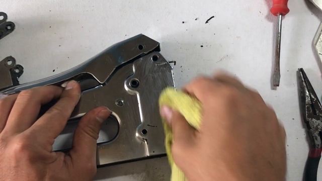 Limpieza y mantenimiento de engrapadora Arrow T50 смотреть онлайн